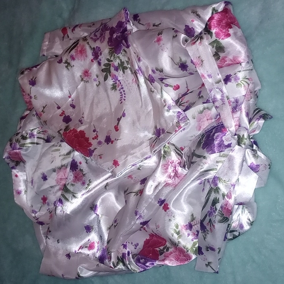 💕🌺 NWOT, Spring Floral Robe💕🌺 - Picture 3 of 3